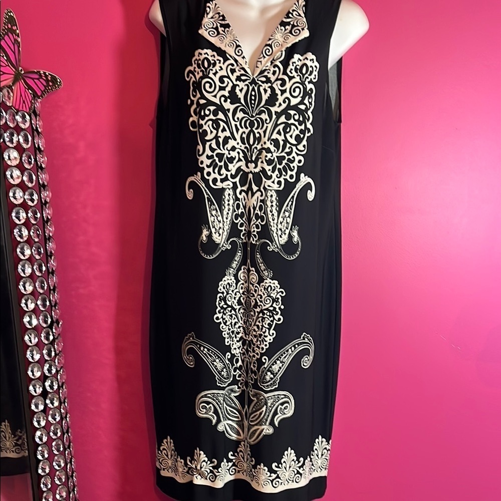Black and white patterned dress